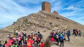 Visita de escolares al entorno del Castillo de Salvatierra, que supone una atalaya sobre el “mar de olivos”.