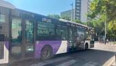Imagen de archivo de un autobús de línea urbano de la empresa ALSA subiendo por la Plaza de las Batallas. 