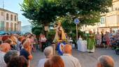 Momento de la procesión de la Virgen del Carmen, rodeada de sus fieles.