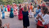 Grupo de jiennenses bailando sevillanas, en la Plaza de la Constitución, en Jaén. / Ayuntamiento de Jaén.