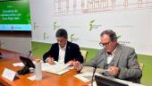 Francisco Reyes y Miguel Ángel Maldonado firman un convenio de colaboración. / Diputación de Jaén.