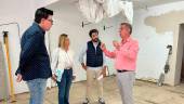 Los concejales María del Carmen Angulo y Javier Padorno visitan las obras de adecuación.