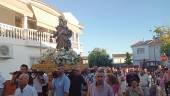 El desfile de la Virgen del Carmen discurrió principalmente por la parte más baja del casco urbano de esta pedanía a caballo entre Alcalá la Real, Alcaudete y de Priego de Córdoba. / Juan Rafael Hinojosa / Diario JAÉN.