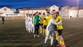 Los jugadores del Begíjar y el Villanueva se saludan en el partido de ida. / CD Villanueva.