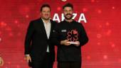 Juan Carlos García, del Restaurante Vandelvira, recoge el “Young Chef Award”. / Guía Michelin.