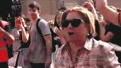 REIVINDICACIÓN. Imágenes del momento en el que la villacarrillense, María Grima, es agredida por un manifestante en Tarragona.