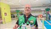 Fernando Talavera, vendedor que ha repartido los tres cupones premiados. / ONCE Andalucía. 