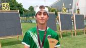Hugo Vico posa con unos de los trofeos ganados este año.