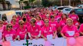 UNIÓN. Mujeres encabezan la Marcha Rosa, durante su paso por la Avenida Moris Marrodán.