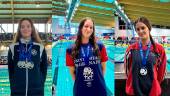 De izquierda a derecha, Aurora Martínez, Paula Agudo y Claudia Rodríguez exhiben sus medallas en el Campeonato de España.