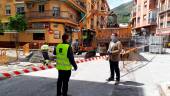 Javier Padorno, a la derecha, junto a un técnico que supervisa una de las obras.