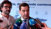 Juanma Moreno en rueda de prensa antes de participar en la clausura de la jornada “Andalucía, donde todo comienza”.
