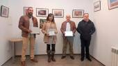 ACTO. Francisco José Ruiz, Rosa Carrillo, Francisco García y Javier Pérez ante obras, entre ellas la vencedora.