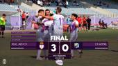 Los jugadores del Real Jaén abrazan a Charaf, autor del 1-0. MARIO PASTOR