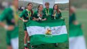  Laura Jiménez, Lucía Caño, Carmen Carmona y Alicia Cruz. Al lado, Lucía Aguayo Herrador. / Jaén Rugby. 