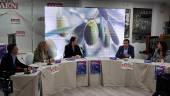 Gustavo Ródenas, Charo Campos, Ana María Gómez, Cristóbal Cano y Beatriz Castilla durante la mesa redonda “Empresas líderes y aceite de oliva”. / Jason Moyano / Diario JAÉN. 
