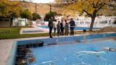 Visita a las obras en la piscina municipal de El Tomillo. / Ayuntamiento de Jaén.