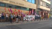 REIVINDICACIÓN. Participantes en la protesta convocada por Comisiones Obreras ante el Colegio de Médicos.
