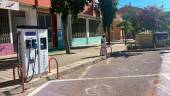 Uno de los puntos de carga para vehículos eléctricos e híbridos instalados en Puente Génave. / Sandra Niebla Niño.