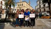 ORGANIZACIÓN. Gemma Caparrós, Yolanda Martínez, Juan José Navarrete y Paqui Pérez junto con tres niños.