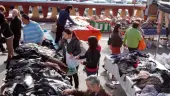 Imagen de archivo de personas comprando en el mercadillo. / Diario JAÉN.