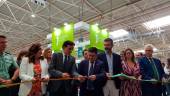 Catalina Madueño, Agustín González, Francisco Reyes, Ramón Fernández-Pacheco, África Colomo y Juan Gallego, en el corte de la cinta. / Diputación de Jaén.