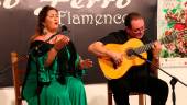 Lidia Pérez acompañada a la guitarra por Fernando Rodríguez. / Youtube Lo Ferro Flamenco vía Junta de Andalucía.
