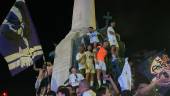 Jugadores y afición celebran el ascenso a Segunda RFEF en la Plaza de las Batallas de la capital. / Juanfran Paredes / Diario JAÉN. 