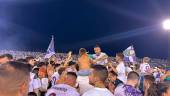 Los jugadores celebran con la afición el ascenso a Segunda Federación. / Diario JAÉN.