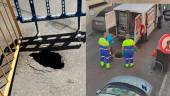 A la izquierda, el bache de la calle Lope de Sosa. A la derecha, los operarios observan el firme.