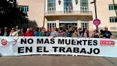 Imagen de archivo de una concentración de CCOO y UGT, con motivo del Día Mundial de la Seguridad y Salud en el Trabajo. 