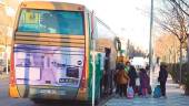 INICIATIVA PARALELA. Autobús de transporte escolar, en la Avenida de Andalucía, en una imagen de archivo.