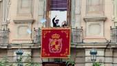 David Uclés, desde el balcón del Ayuntamiento de Jaén, mientras pronuncia el pregón. / Diario JAÉN.