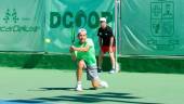 COMPROMISO. Carlos Alcaraz y Simon Carr protagonizaron un compromiso marcado por la igualdad y se decidió en tres sets.