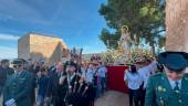 Santa Catalina arropada por sus fieles durante su recorrido al Castillo. / Juanfran Paredes / Diario JAÉN.