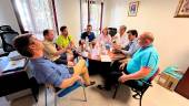 El portavoz municipal, Agustín González, y los concejales Antonio Losa y Maribel López, en el encuentro. 