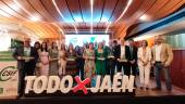 Foto de familia de todos los premiados y organizadores de la gala de los II Premios Jaén por el Empleo Público.