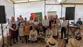 Representantes políticas, y miembros de “El Dornillo”, “Savia” y “El Paraíso”, con las personas reconocidas en Los Rosales. / Juan Rafael Hinojosa / Diario JAÉN. 