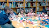 Niños durante un taller organizado en la Biblioteca Provincial de Jaén. / A. Muñoz. / Archivo fotográfico Diario JAÉN.