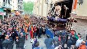 El paso de misterio del Cristo del Amor sale del templo de Cristo Rey. / Archivo fotográfico Diario JAÉN.