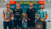 José Luis González, de Sevilla, y el alcaudetense Antonio Luque, posan tras ganar en Qatar
