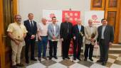 El obispo de Jaén, Sebastián Chico, junto con el equipo directivo de Cáritas y anteriores directores. 