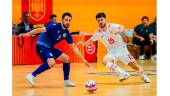 Dani Zurdo trata de realizar una jugada ante Armenia. / RFEF.