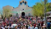 Cientos de devotos se congregan para celebrar la procesión de la Virgen de la Cabeza