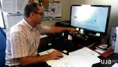 UJA. El investigador Antonio David Pozo analiza los datos disponibles en la Estación Meteorológica.