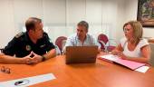 Reunión sobre la campaña para controlar el vertido de residuos y enseres. / Ayuntamiento de Jaén. 