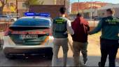 Efectivos de la Guardia Civil efectuando una detención en el marco de la operación “Rhaven-ligatum”. / Guardia Civil.