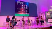 Rosana López, Custo Castillo, Pilar García, Ana Belén Molina, Raquel Santiago y Marta Serrano, ponentes de la mesa redonda “Directoras de Valor”. / Pedro Castro / Diario JAÉN.