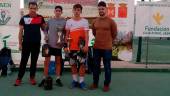 Ganadores. Andrés Martos, Pablo Peinado, Arturo López, Miguel M. García; y a la derecha, Francisco Muro, Estrella Navas, Antela Muela y Juan A. Palomo.