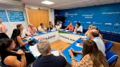Reunión de coordinación con los concejales del PP, junto al presidente provincial, Erik Domínguez.